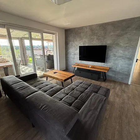Penthouse - Kosmonautu Street 公寓